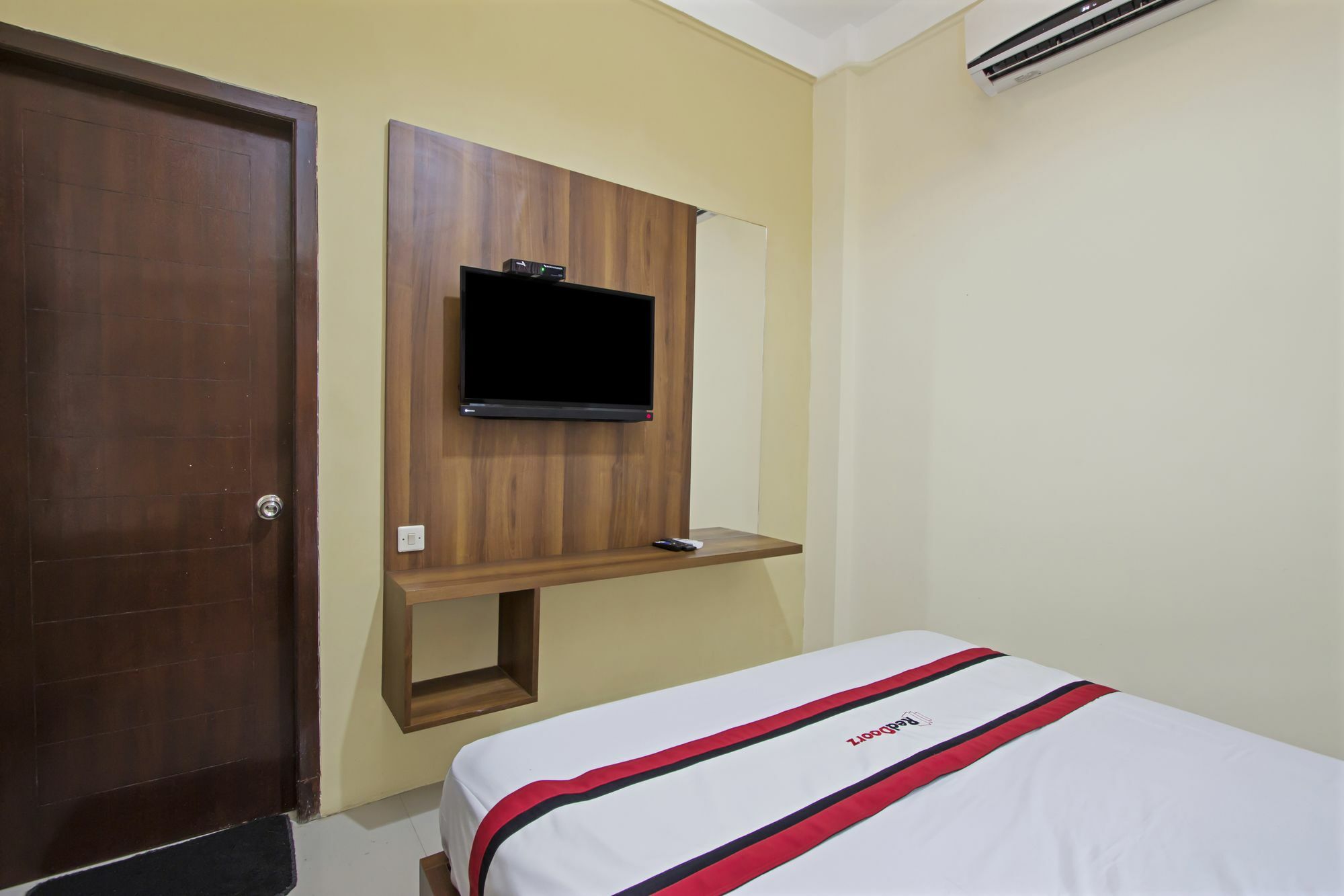 Reddoorz @ Babarsari Hotel Maguwo Bagian luar foto